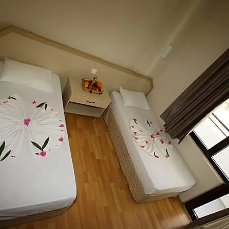 Tuntas Altinkum 公寓式酒店 3*